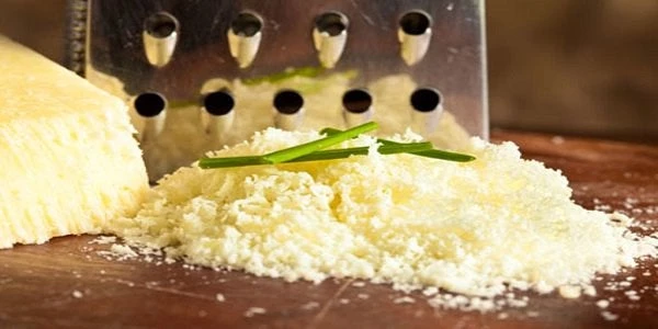 Νομίζεις πως ξέρεις να τρίβεις τυρί; Πάμε στοίχημα ότι το κάνεις λάθος; (Βίντεο)